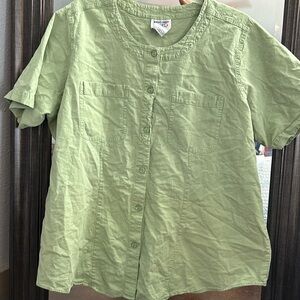Women’s size 1X shirt. Olive green.